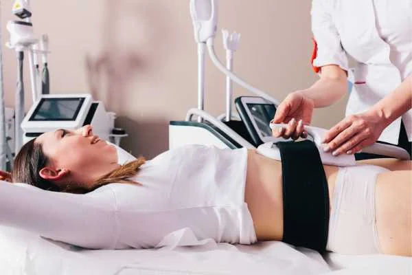 woman having body sculpting to help improve her body image and her mental health Oxfordshire
